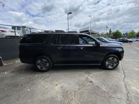 Used 2025 Chevrolet Suburban Z71 AWD/4WD image 7