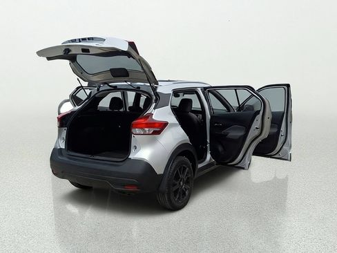 Used 2019 Nissan Kicks SV FWD image 15