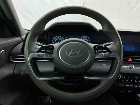 Used 2024 Hyundai Elantra Blue FWD image 33