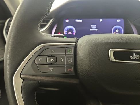 Used 2023 Jeep Grand Cherokee L Limited image 17