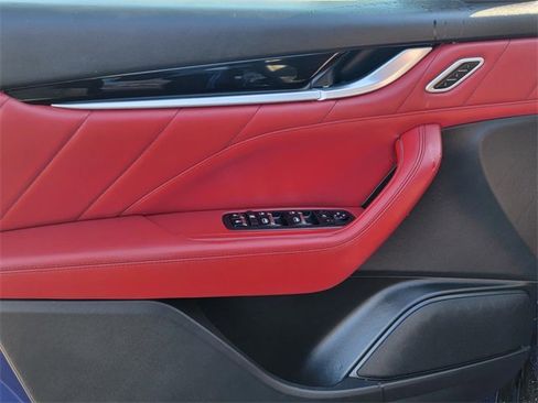 Used 2019 Maserati Levante image 8