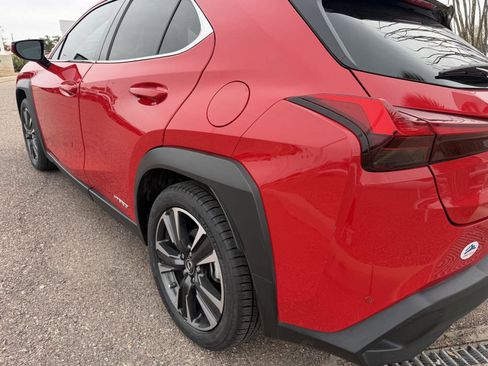 Used 2022 Lexus UX 250h w/ Accessory Package (Z2) image 14