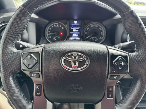Used 2021 Toyota Tacoma TRD Off-Road image 15
