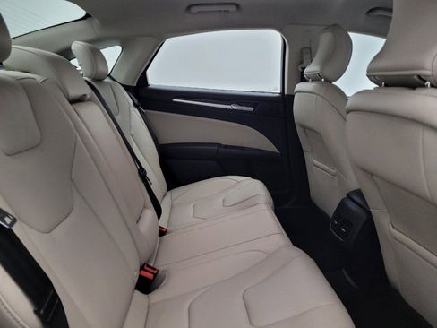 Used 2018 Ford Fusion Titanium AWD/4WD image 19