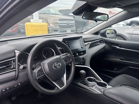 Used 2022 Toyota Camry LE FWD image 5