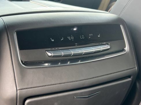 Certified 2024 Cadillac Escalade ESV Premium Luxury Platinum AWD/4WD image 18