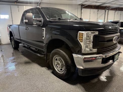 Used 2018 Ford F250 XL w/ Power Equipment Group AWD/4WD image 4