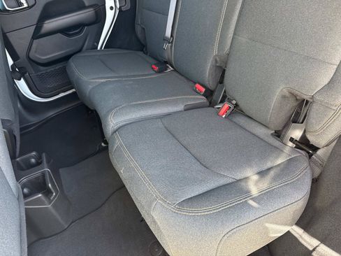 Used 2024 Jeep Wrangler Unlimited Sahara AWD/4WD image 43