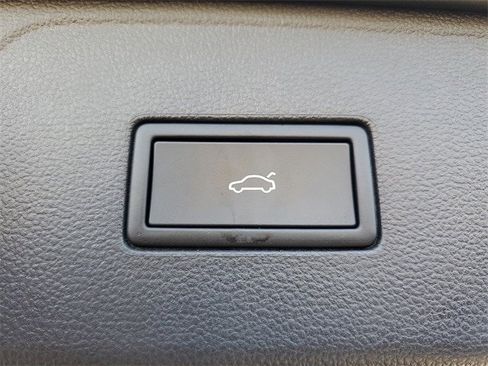 Certified 2025 Volkswagen Atlas Peak Edition SE image 9