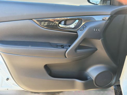 Used 2019 Nissan Rogue SL w/ Premium Package image 21