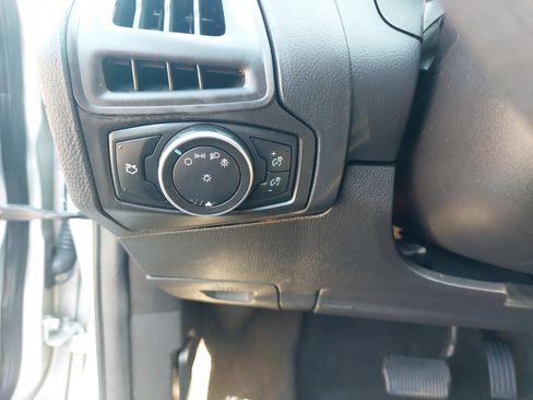 Used 2016 Ford Focus SE w/ Reverse Sensing Package FWD image 25