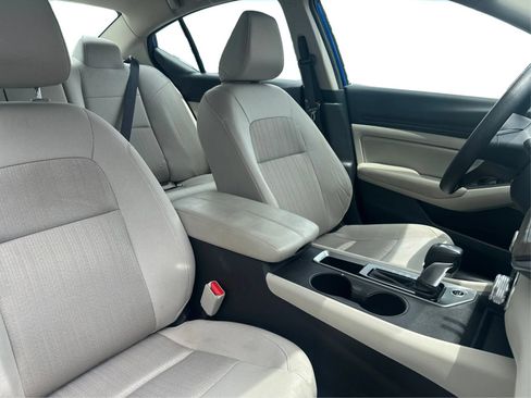Used 2025 Nissan Altima 2.5 SV FWD image 15