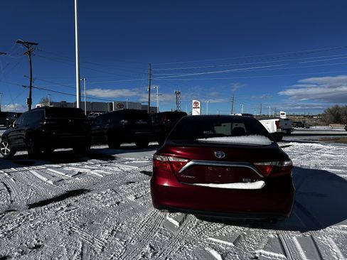 Used 2017 Toyota Camry LE image 4