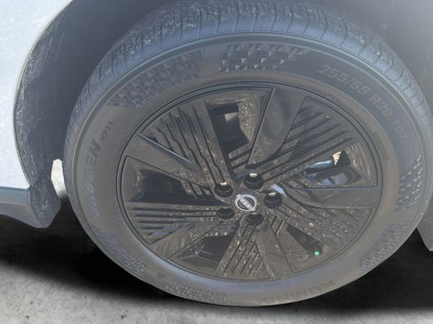 Used 2025 Nissan Murano SV FWD image 16