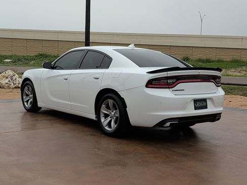 Used 2018 Dodge Charger SXT Plus RWD image 4