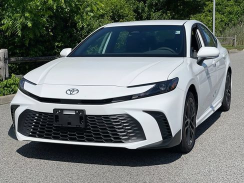 Used 2026 Toyota Camry SE AWD/4WD image 2