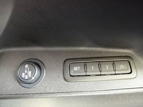 Used 2024 Chevrolet Equinox Premier AWD/4WD image 52