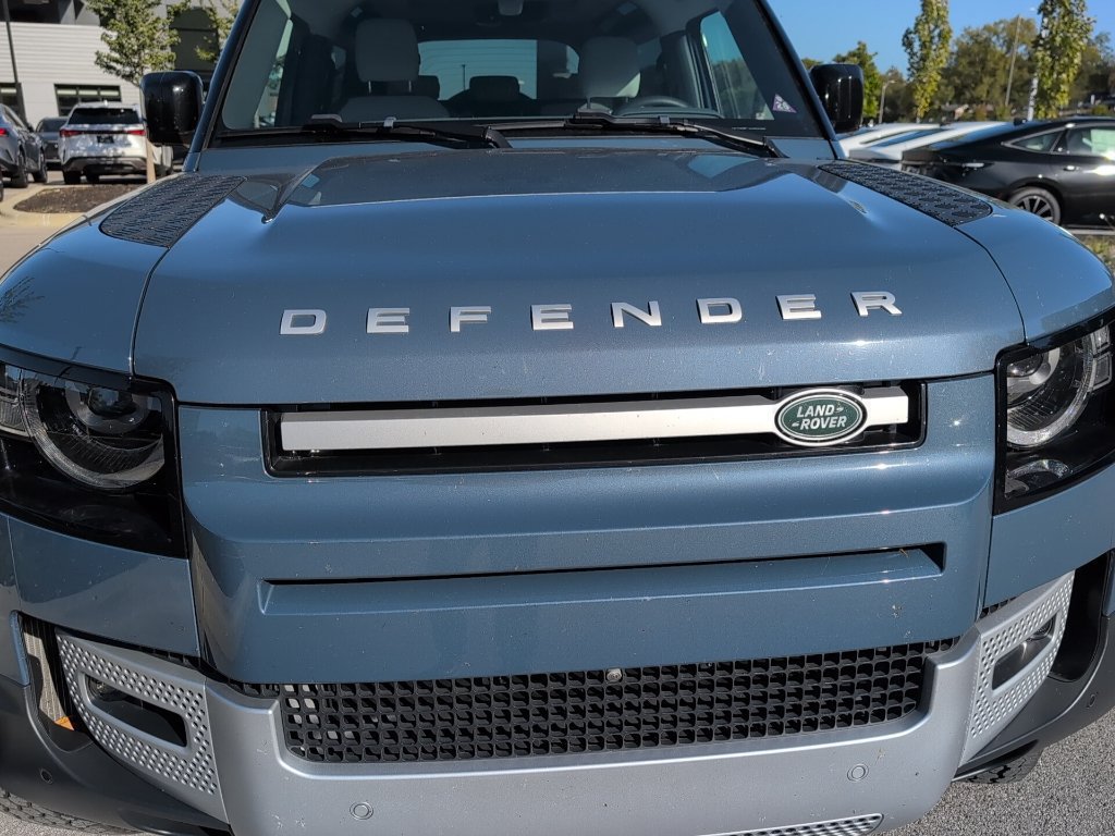 Used 2025 Land Rover Defender 90 S AWD/4WD image 12