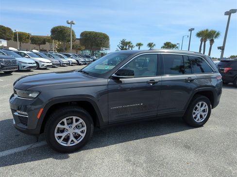 Used 2022 Jeep Grand Cherokee Limited image 13