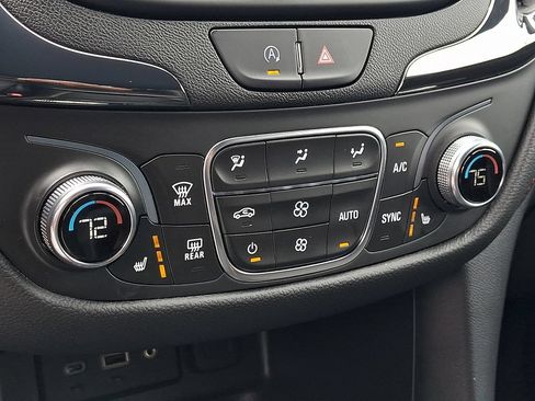 Used 2023 Chevrolet Equinox RS AWD/4WD image 17