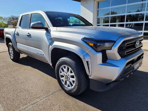 Used 2024 Toyota Tacoma SR5 AWD/4WD image 2