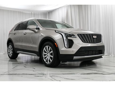 Used 2022 Cadillac XT4 Premium Luxury w/ Enhanced Visibility Package AWD/4WD image 2