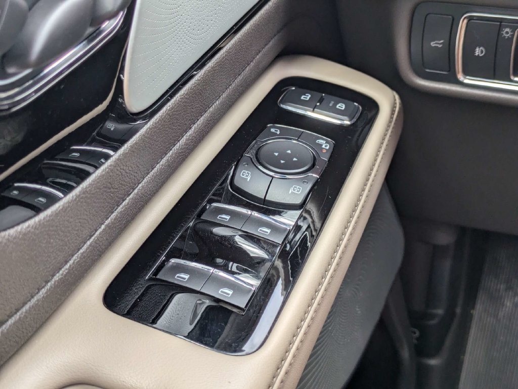 Used 2022 Lincoln Aviator Reserve w/ Equipment Group 201A RWD image 27