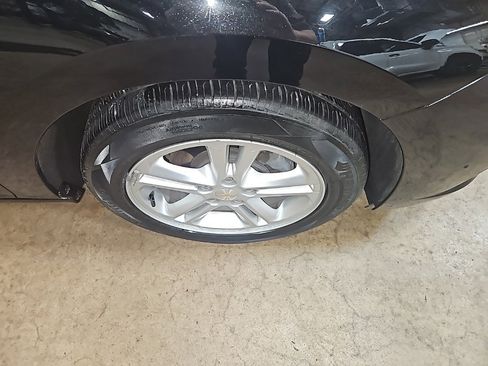 Used 2017 Chevrolet Cruze LT w/ Sun And Sound Package image 10