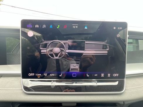 New 2025 Volkswagen Tiguan SE image 18