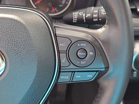 Used 2021 Toyota RAV4 XLE Premium image 35