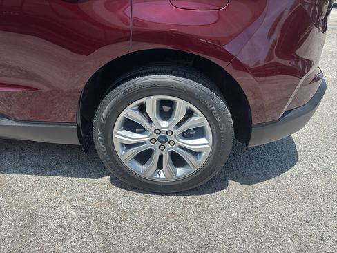 Used 2021 Ford Edge Titanium FWD image 9