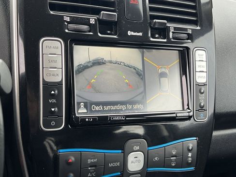 Used 2016 Nissan Leaf SL w/ Premium Package image 19