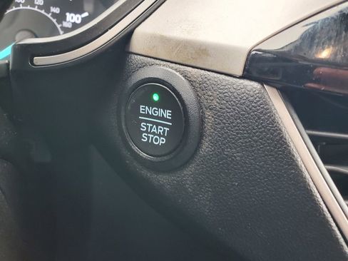 Used 2021 Ford Escape SE w/ SE Sport Appearance Package image 18