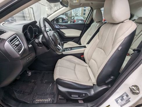 Used 2018 MAZDA MAZDA3 Grand Touring w/ Premium Equipment Package image 15