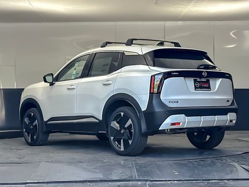 New 2026 Nissan Kicks SR w/ SR Premium Package FWD image 5