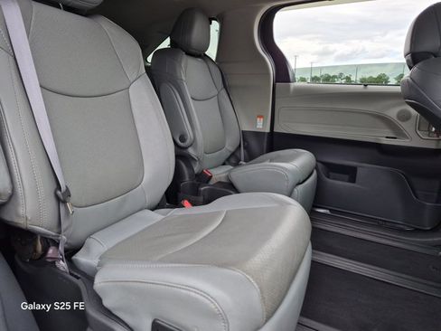 Used 2022 Toyota Sienna Limited AWD/4WD image 22