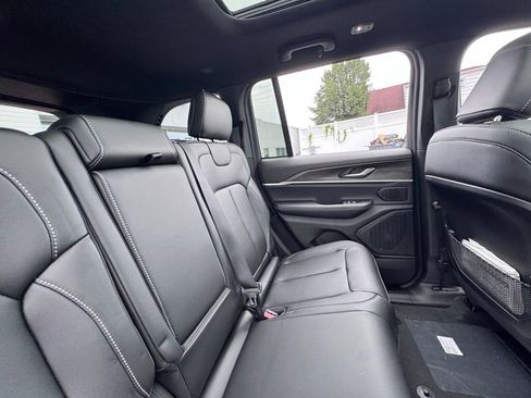 New 2026 Jeep Grand Cherokee Limited w/ Limited Altitude Package AWD/4WD image 22
