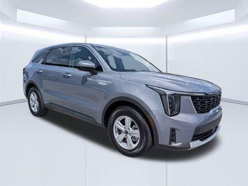Used 2025 Kia Sorento LX FWD image 1