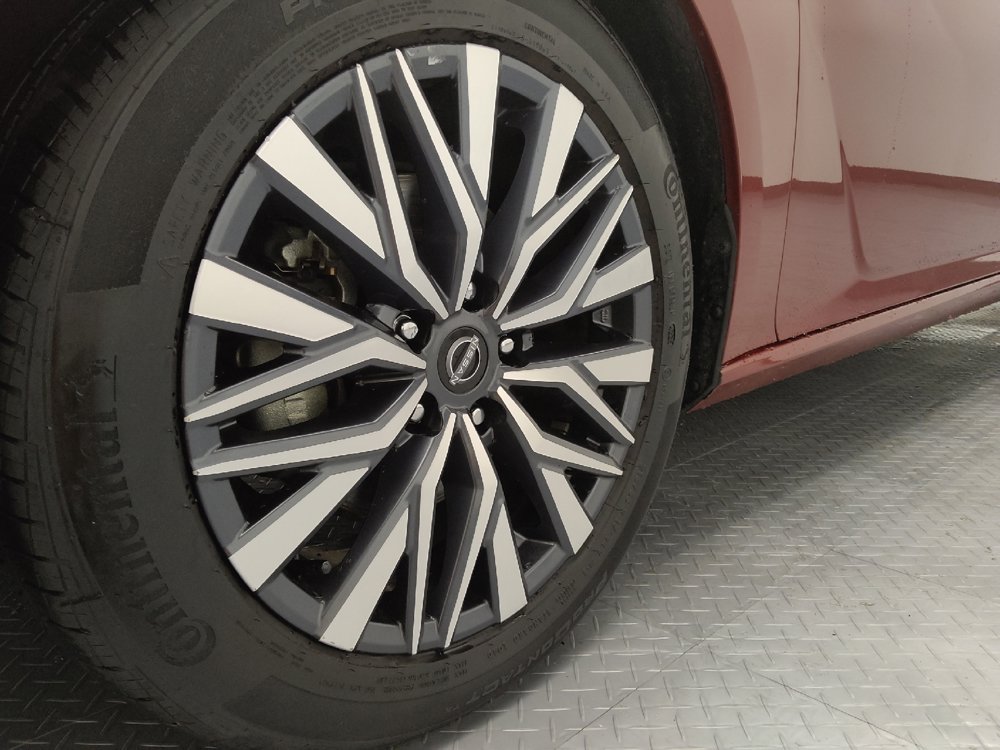 Used 2025 Nissan Altima 2.5 SV FWD image 31