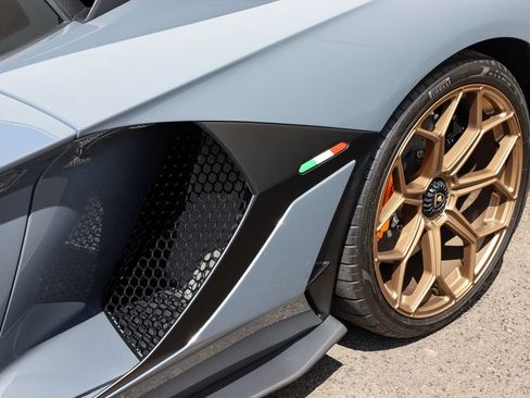Used 2019 Lamborghini Aventador SVJ AWD/4WD image 49