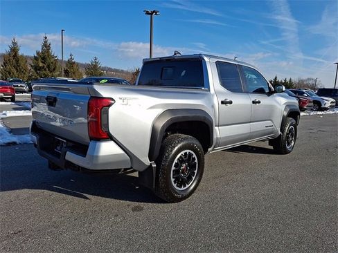Certified 2025 Toyota Tacoma TRD Off-Road image 6