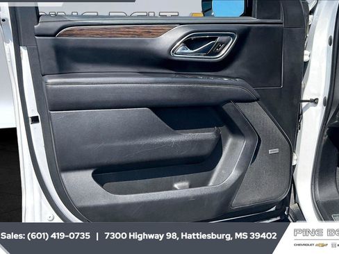 Used 2023 Chevrolet Suburban Premier RWD image 17