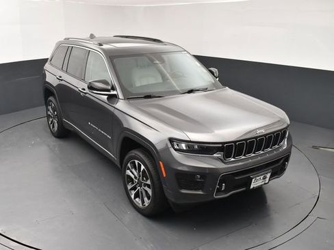Used 2023 Jeep Grand Cherokee Overland AWD/4WD image 13