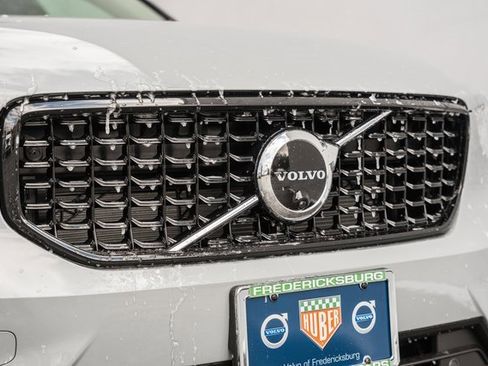 Certified 2025 Volvo XC40 B5 Ultra w/ Climate Package image 12