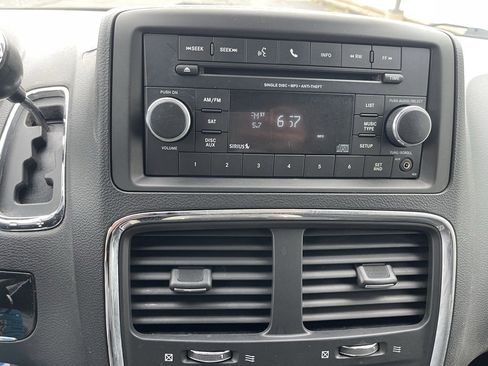 Used 2015 Dodge Grand Caravan SXT image 24