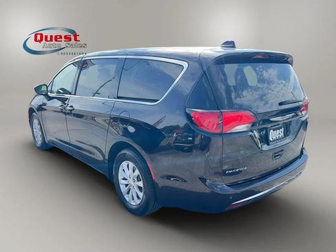 Used 2019 Chrysler Pacifica Touring Plus FWD image 4
