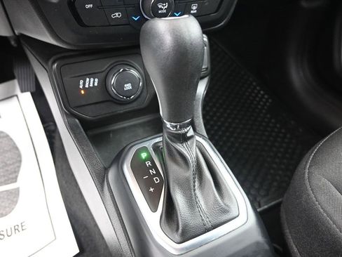 Used 2020 Jeep Renegade Latitude w/ Cold Weather Group image 20