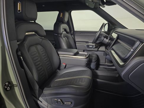 Used 2022 Rivian R1S Launch Edition image 24