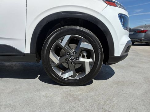 Used 2025 Hyundai Venue SEL FWD image 28