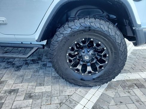 Used 2021 Jeep Wrangler Unlimited Rubicon AWD/4WD image 13